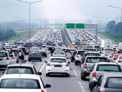 Panduan Menjauhi Mobil Macet di Jalur Tol